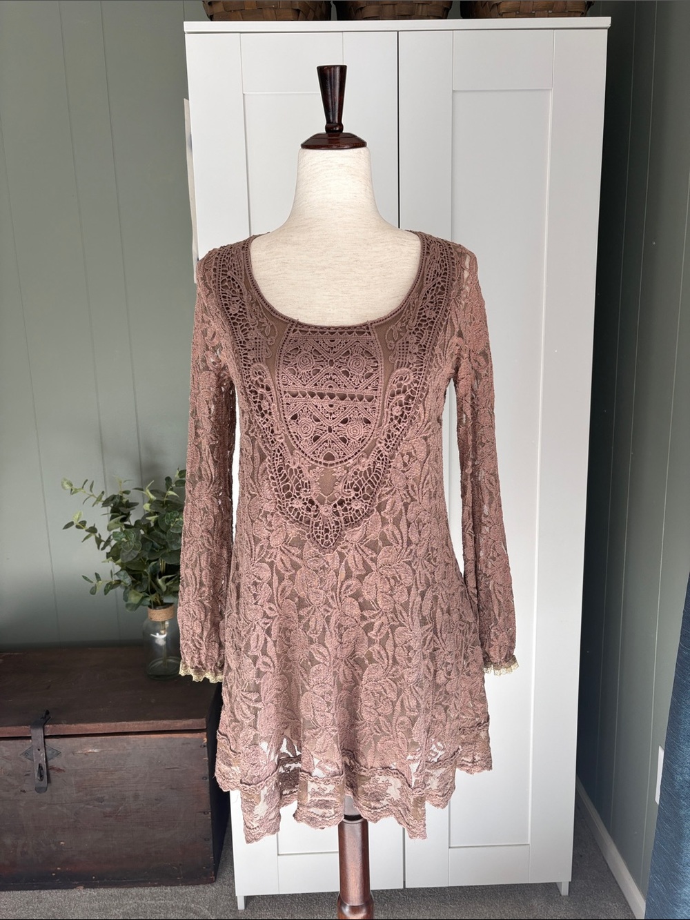 Beautiful Brown Lace Long-Sleeve Women’s Top or Tunic Dress by Palme Sz M